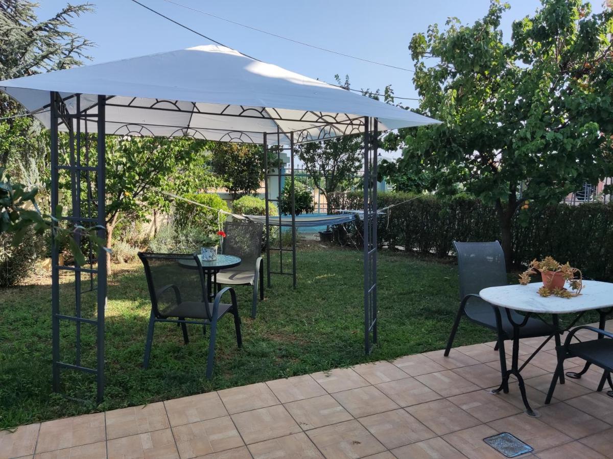 Dora's With Garden Appartement Vólos