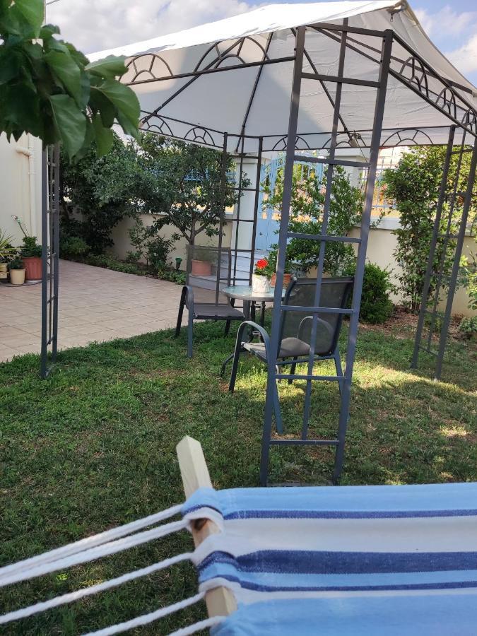 Dora's With Garden Daire Golos