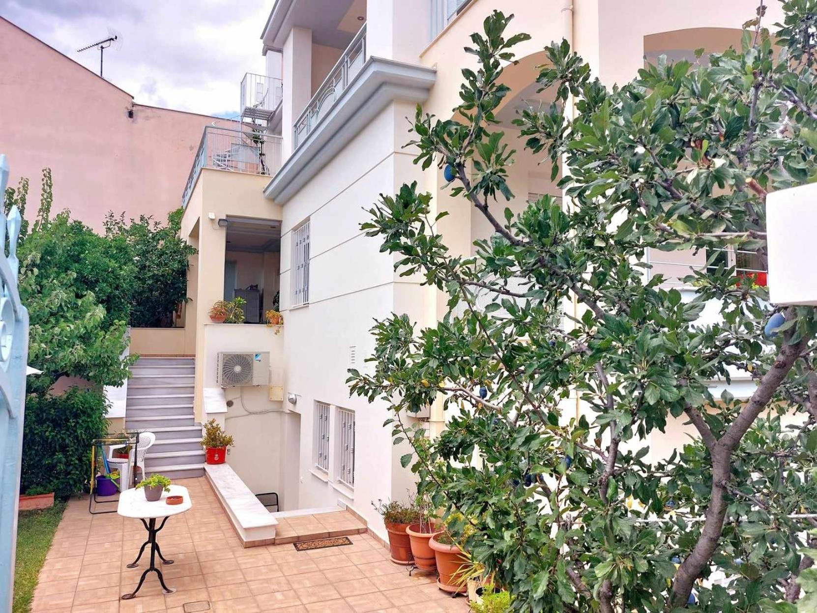 Dora's With Garden Appartement
