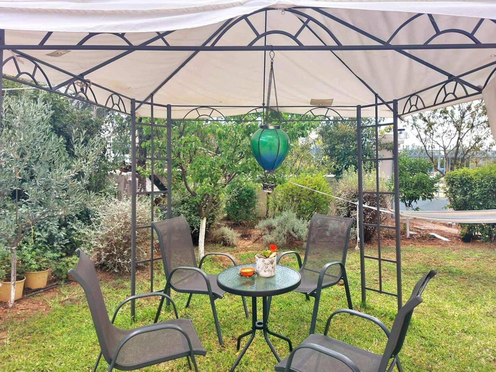 Daire Dora's With Garden